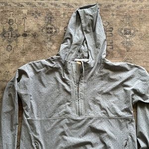 Women’s athletic pullover